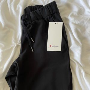 NWT Lululemon “On the Fly Crop” pants size: 4